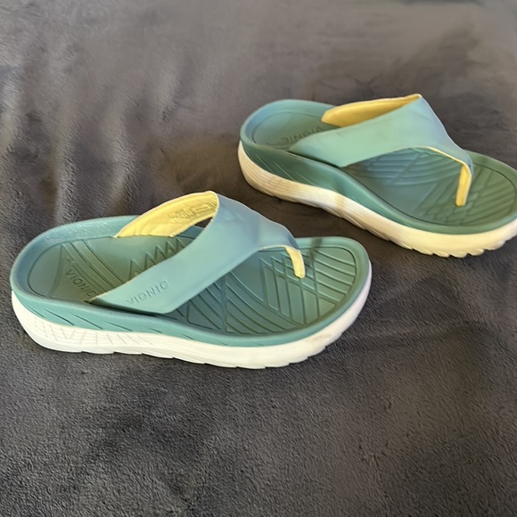 Vionic Restore Sandal. Size 7. Color Wasabi - Picture 4 of 7